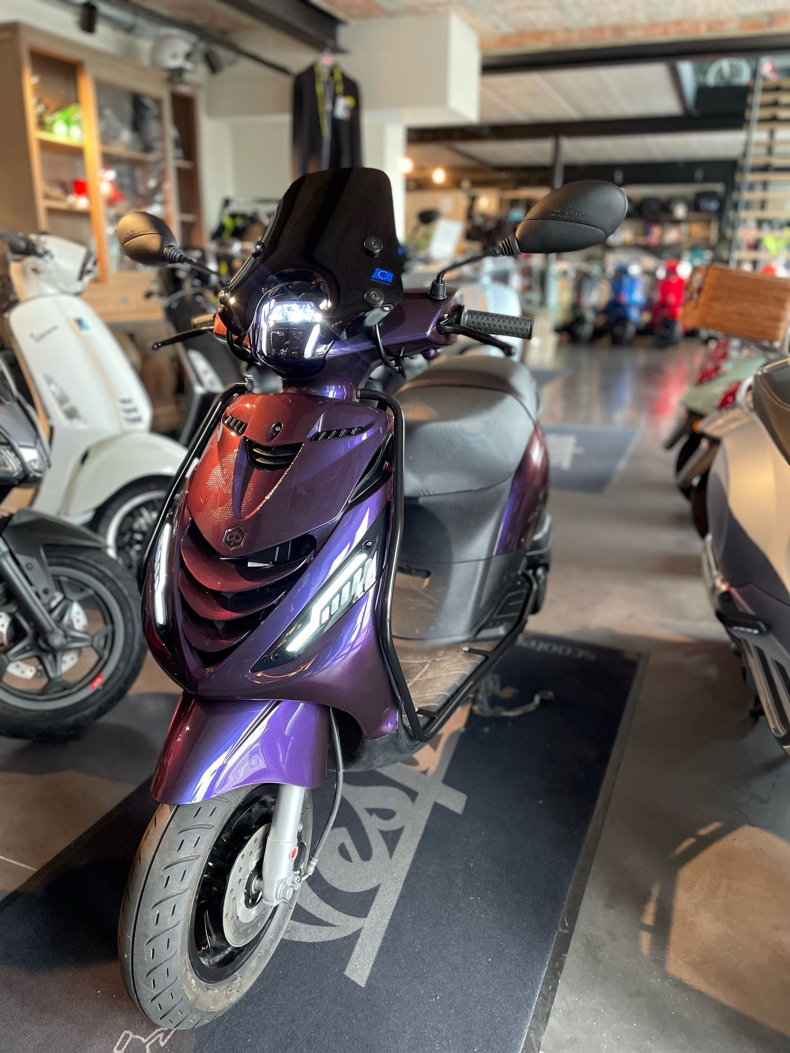 Piaggio Zip SP Mystic Purple Scootershop Vliegen Lanaken   Piaggio Zip Mystic Purple Voor 1679487689493 